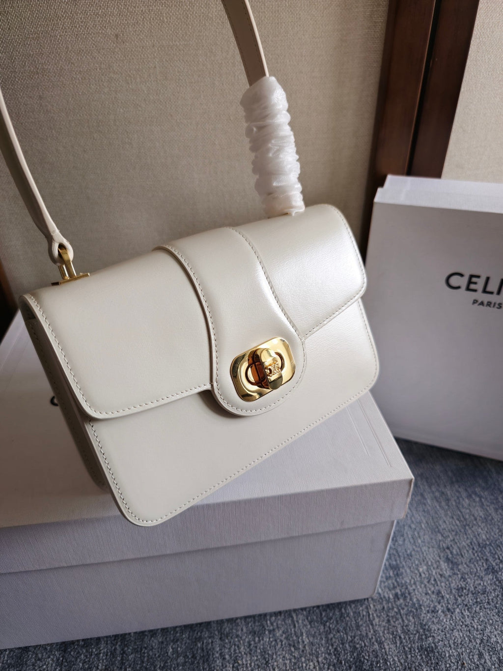 JOSEPHINE BAG 18.5 IN WHITE PATENT CALFSKIN