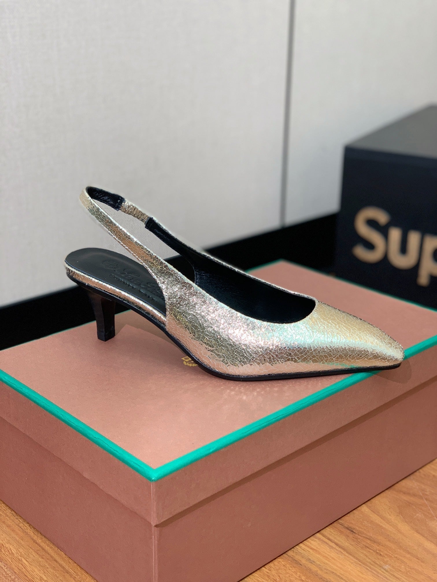 LP POINTED TOE MID-HEEL SLINGBACK METALLIC GOLD CALFSKIN