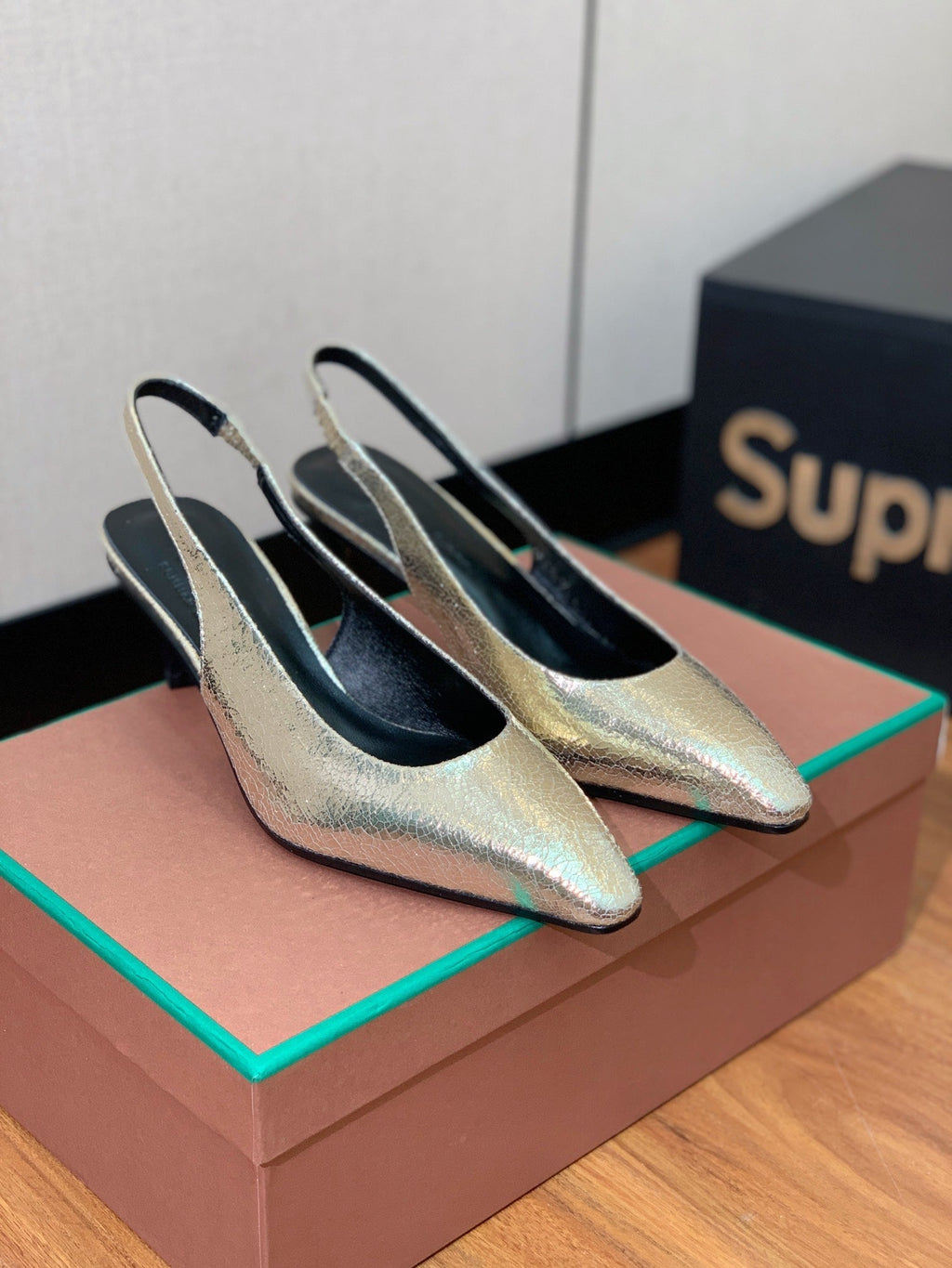 LP POINTED TOE MID-HEEL SLINGBACK METALLIC GOLD CALFSKIN