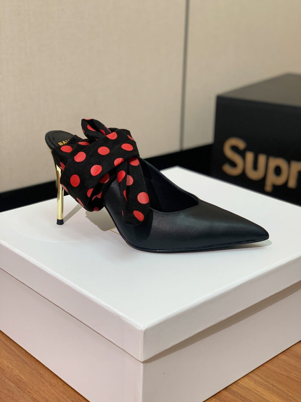 BALMAIN 25S BAKARI MULE WITH RED POLKA DOTS ON BLACK STRAP 95MM IN BLACK CALFSKIN