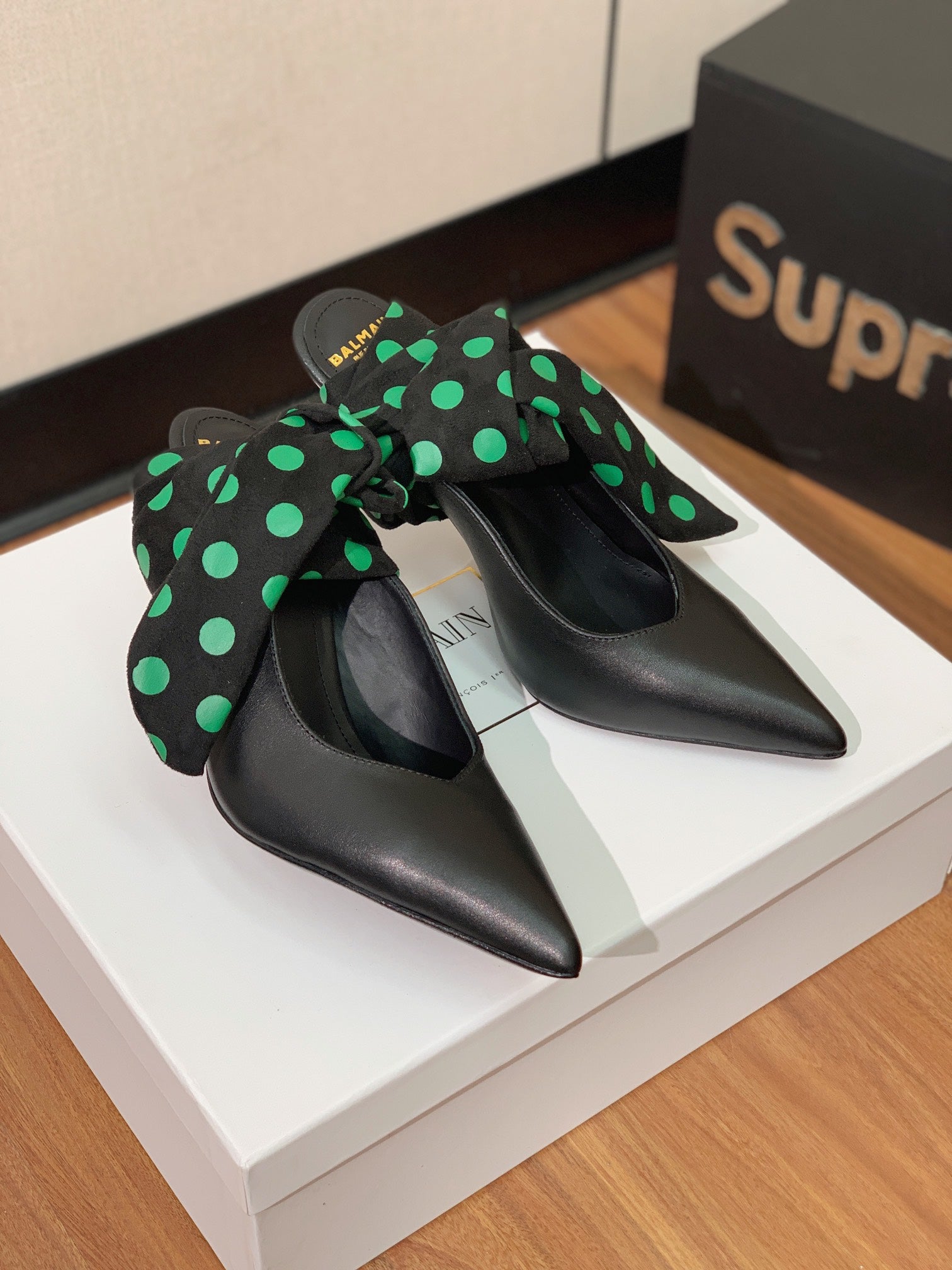 BALMAIN 25S BAKARI MULE WITH GREEN POLKA DOTS ON BLACK STRAP 95MM IN BLACK CALFSKIN