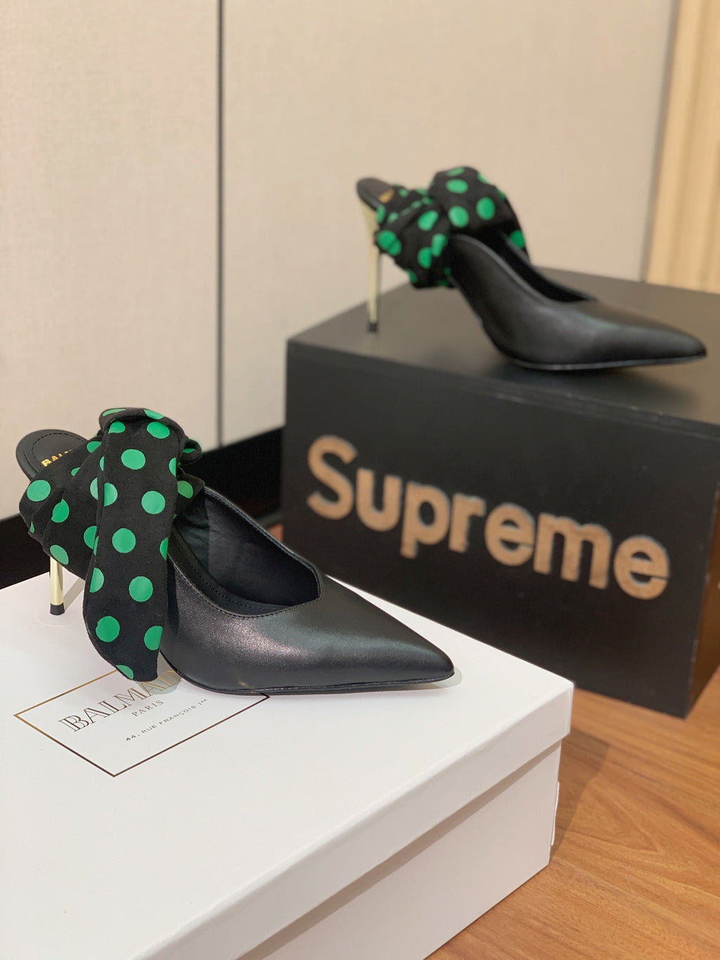 BALMAIN 25S BAKARI MULE WITH GREEN POLKA DOTS ON BLACK STRAP 95MM IN BLACK CALFSKIN