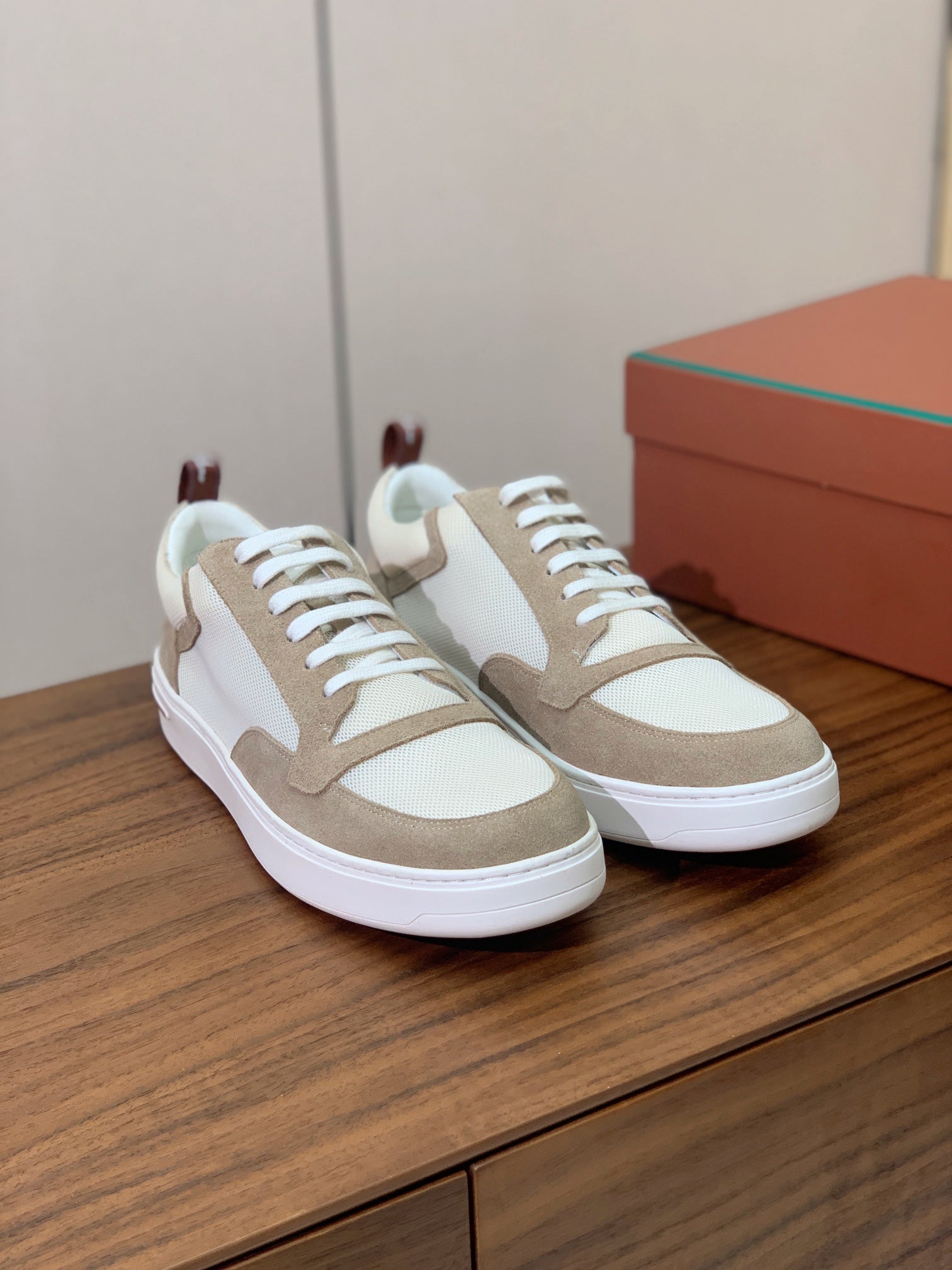 LP NEWPORT WALK SNEAKERS KHAKI AND CREAMY WHITE SUEDE