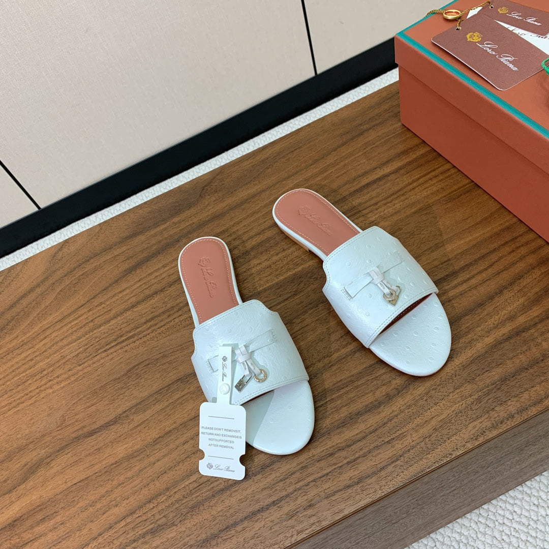 FLAT SLIPPERS IN WHITE LAMBSKIN OSTRICH SKIN