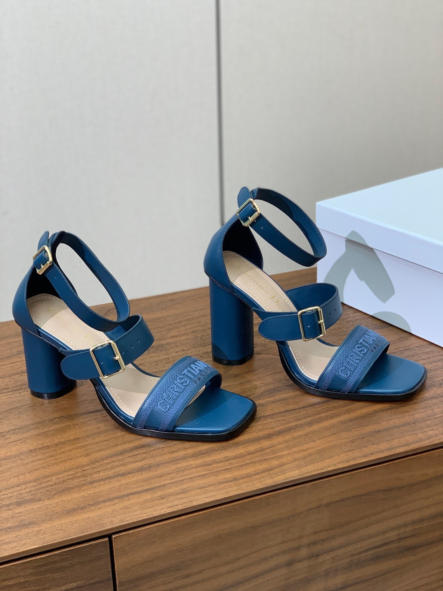 THREE-STRAP HIGH-HEELED EMBROIDERED SANDALS NAVY BLUE