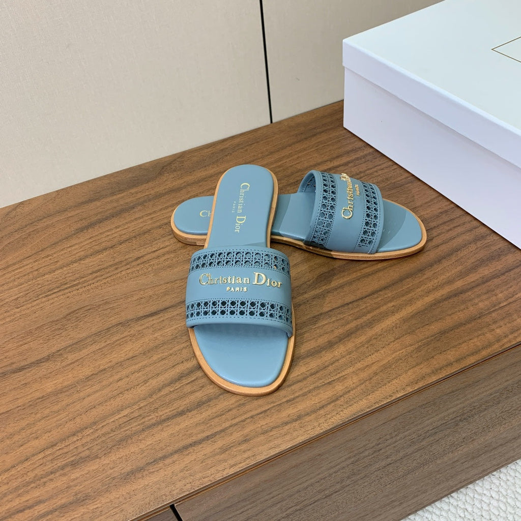 DWAY CERULEAN BLUE CALFSKIN AND GOLD LOGO