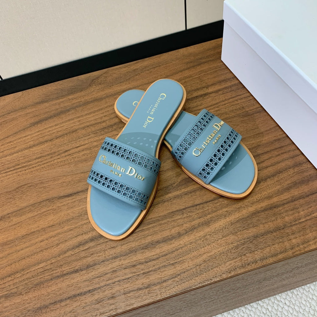 DWAY CERULEAN BLUE CALFSKIN AND GOLD LOGO