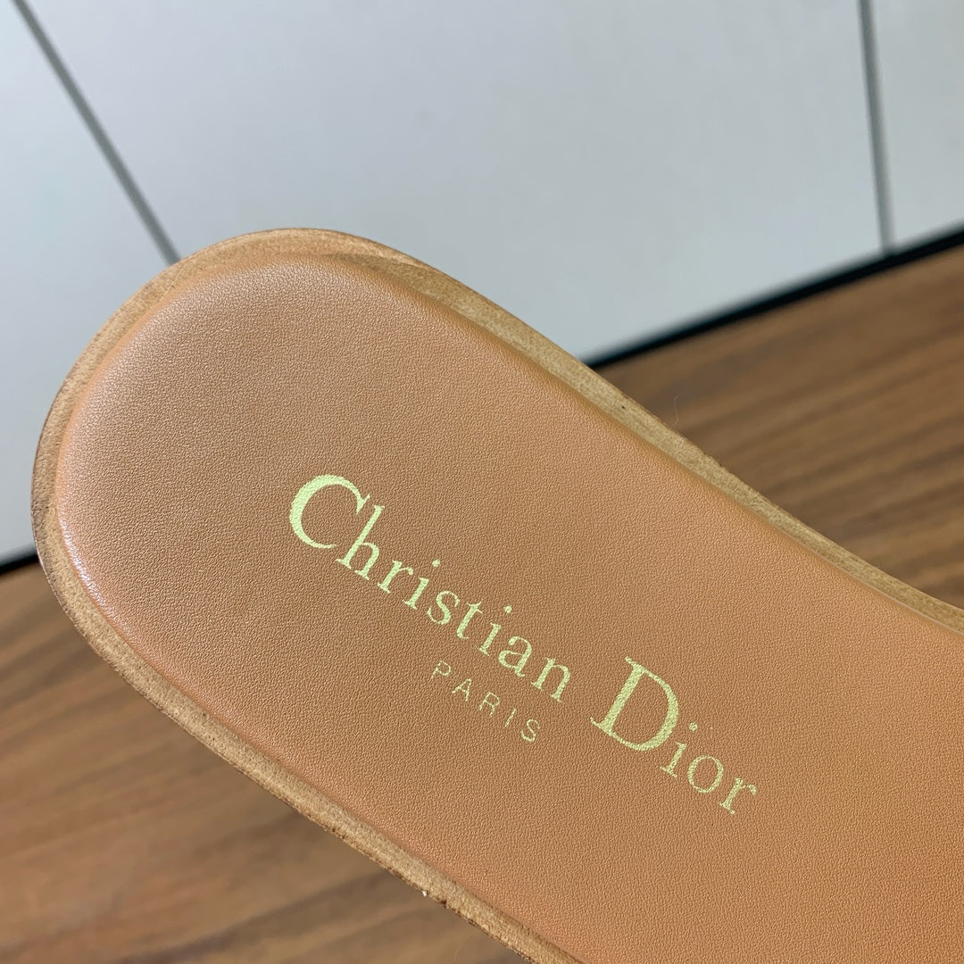 DWAY CIDER BROWN CALFSKIN AND GOLD LOGO