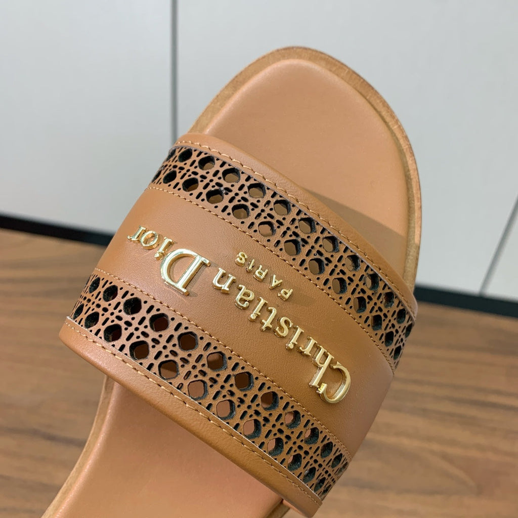 DWAY CIDER BROWN CALFSKIN AND GOLD LOGO