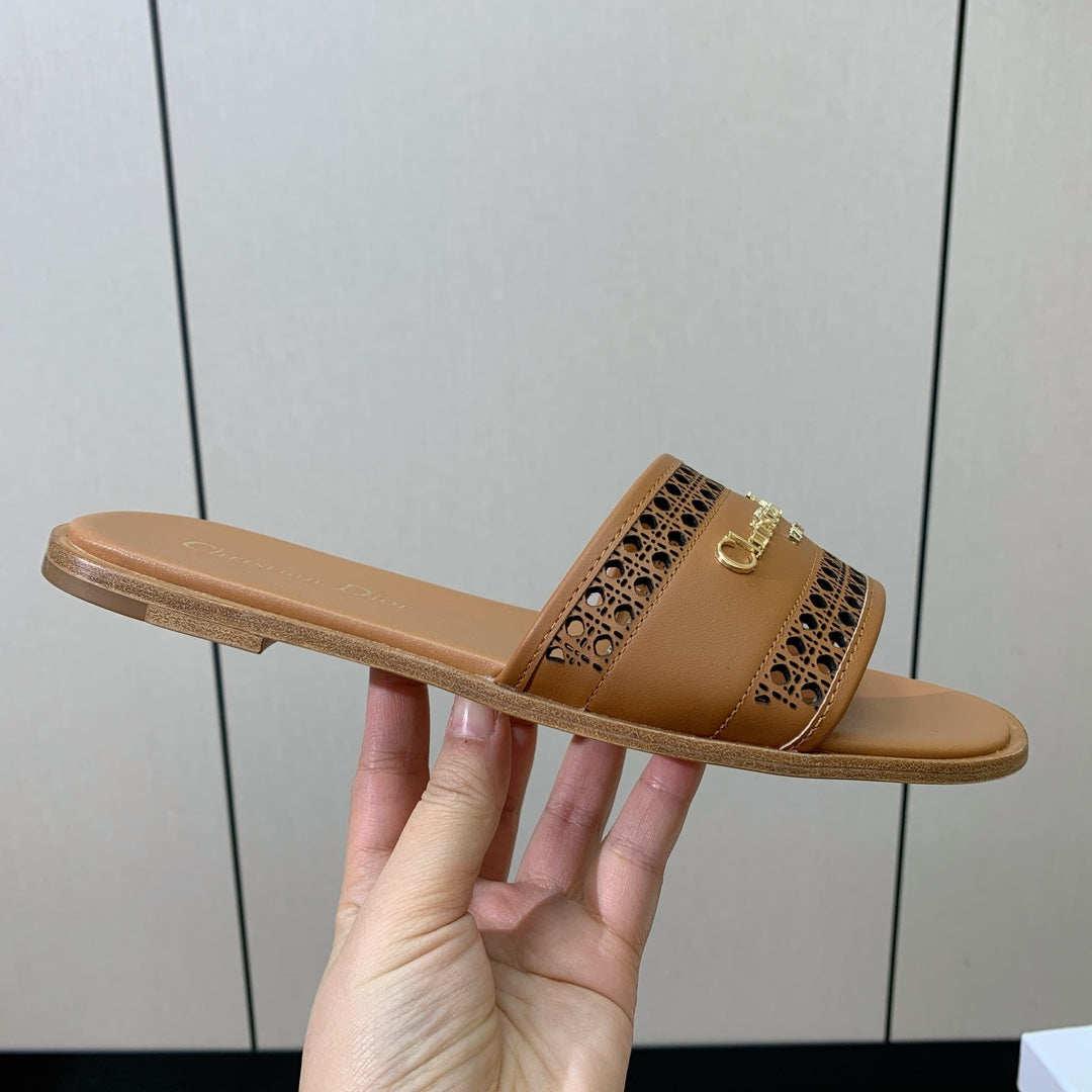 DWAY CIDER BROWN CALFSKIN AND GOLD LOGO