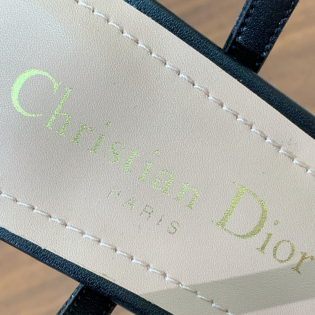 HIGH HEEL EMBROIDERED SANDAL IN BLACK CALFSKIN AND WOVEN STRAPS