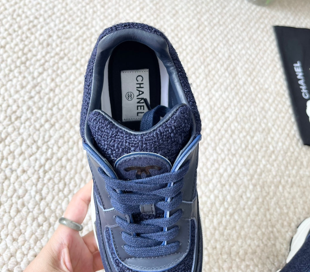 CC SNEAKER IN NAVY BLUE WOOL TWEED AND SUEDE