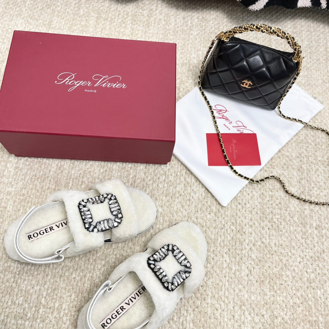 VIV' WINTER FUR STRASS BUCKLE SANDALS IN WHITE SHEEPSKIN