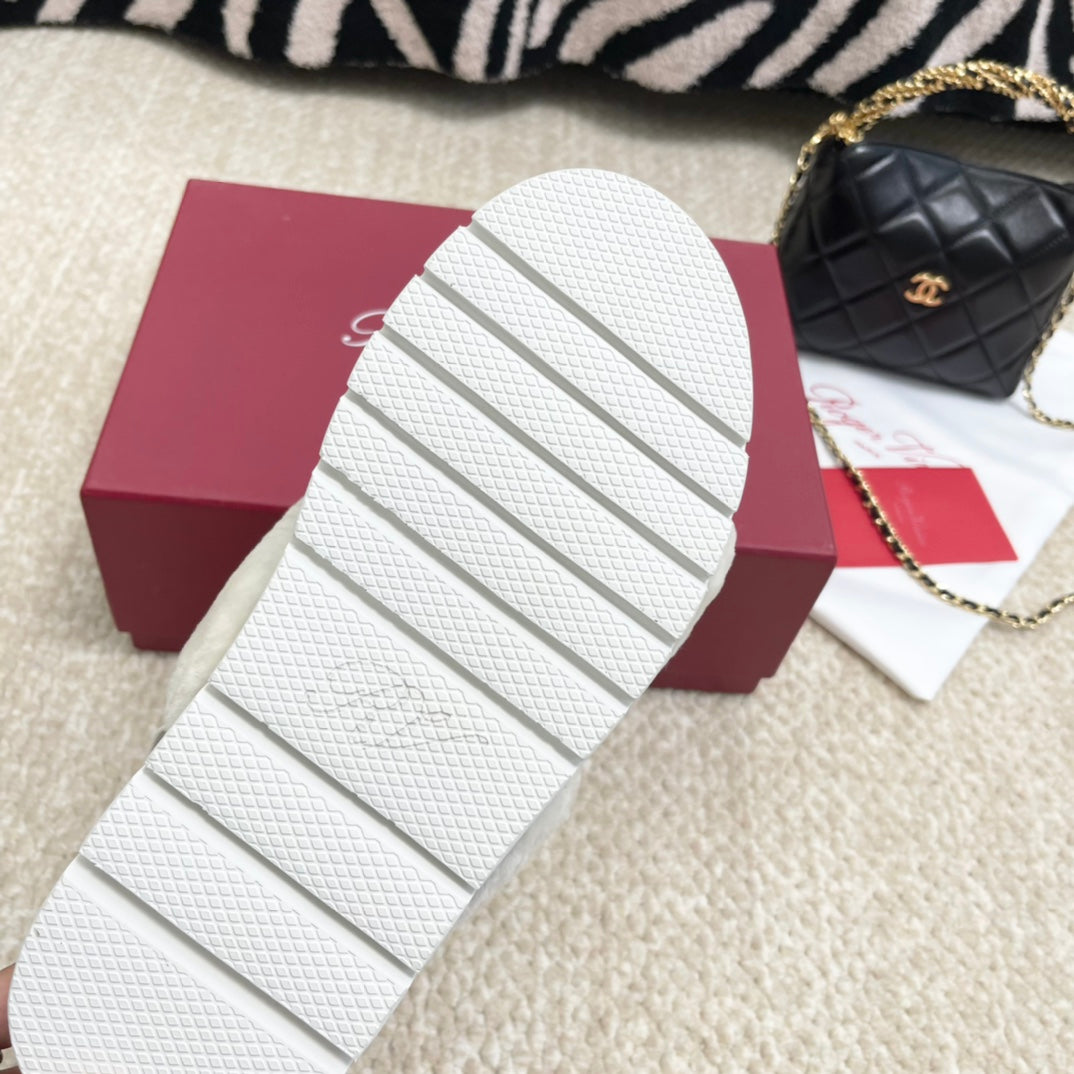 VIV' WINTER FUR STRASS BUCKLE SANDALS IN WHITE SHEEPSKIN