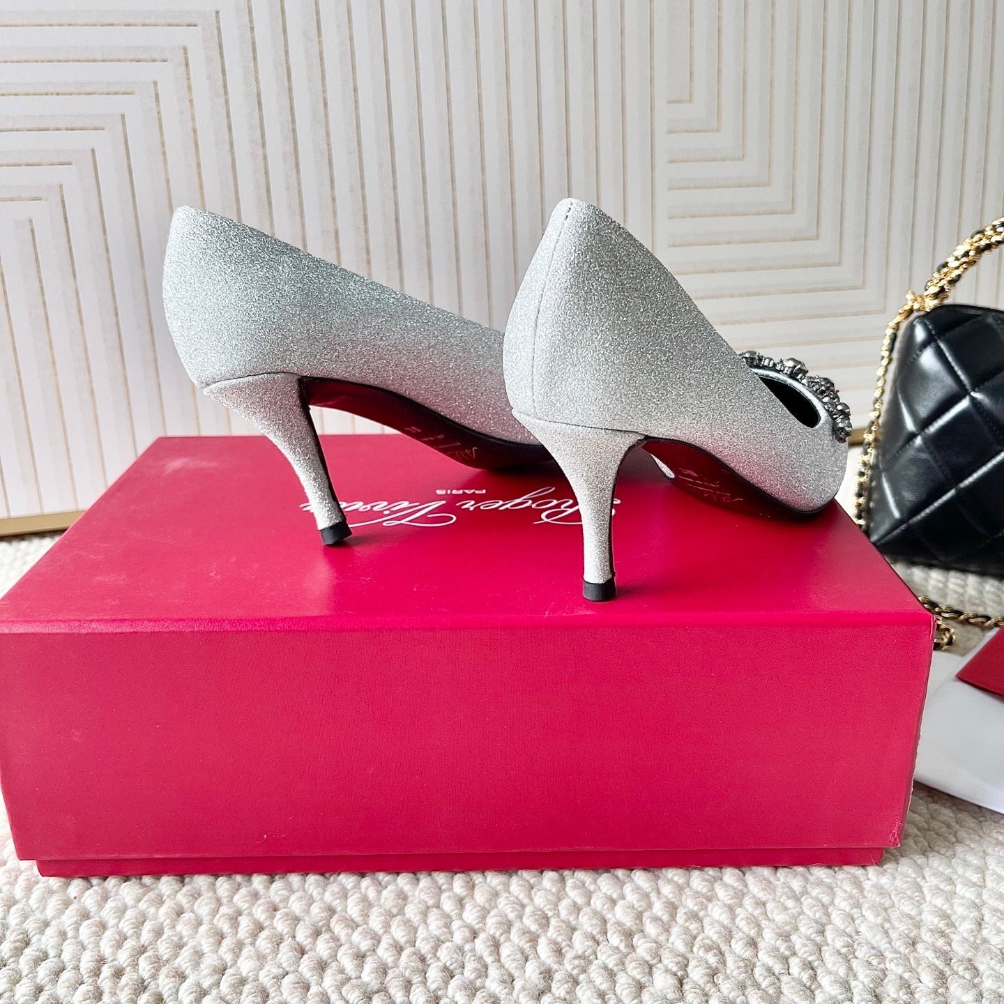 EFFLORESCENCE PUMPS IN SILVER GLITTER FABRIC