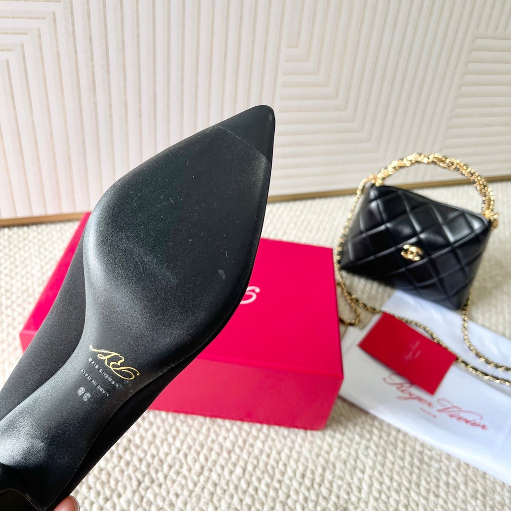 EFFLORESCENCE PUMPS IN BLACK SATIN