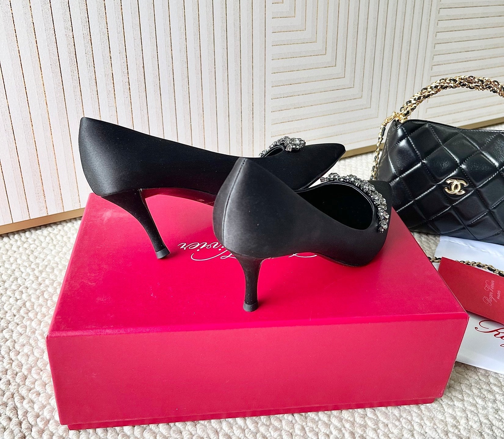EFFLORESCENCE PUMPS IN BLACK SATIN