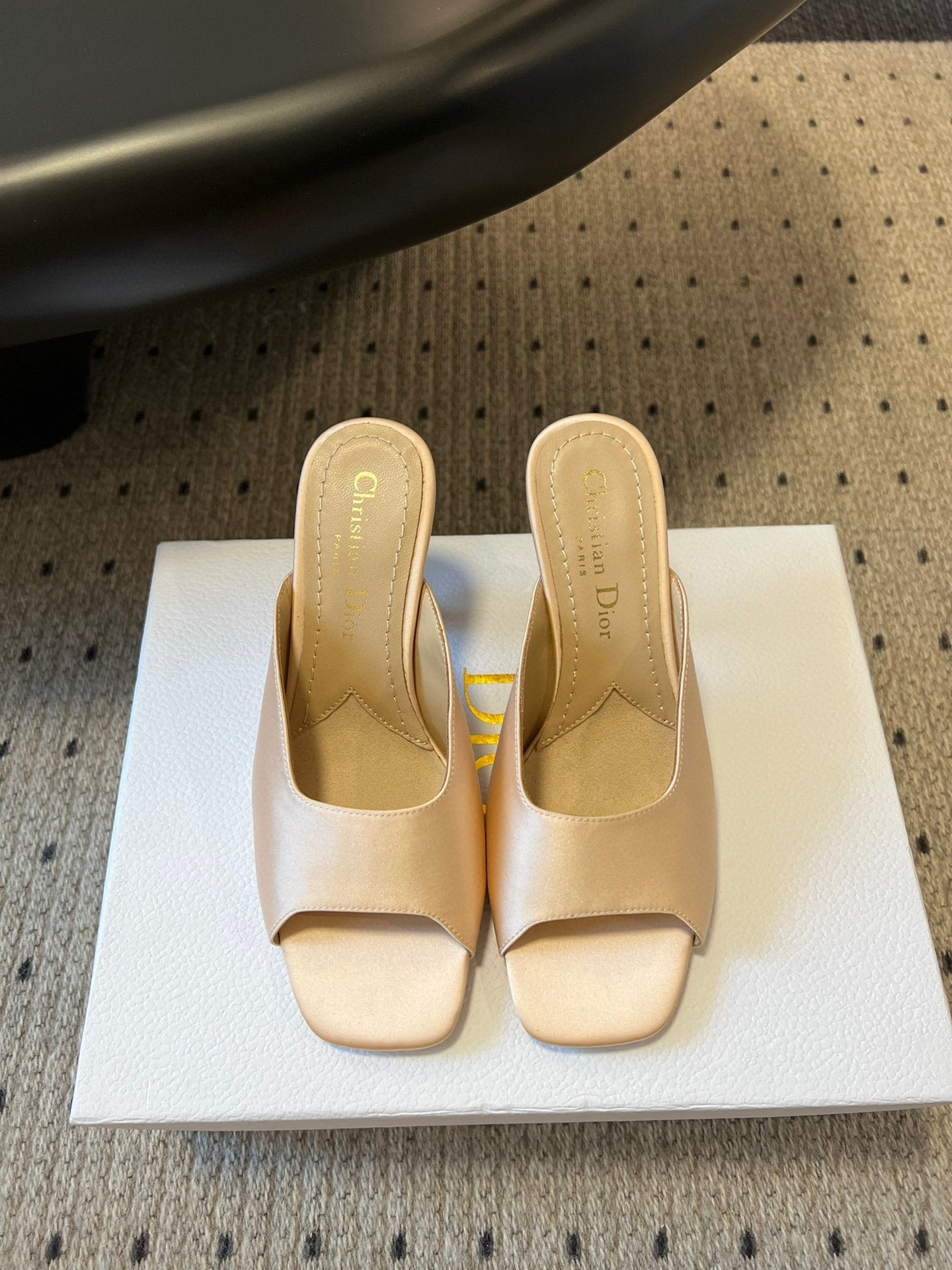 CD TRIBALES PUMPS IN BEIGE SATIN AND CALFSKIN