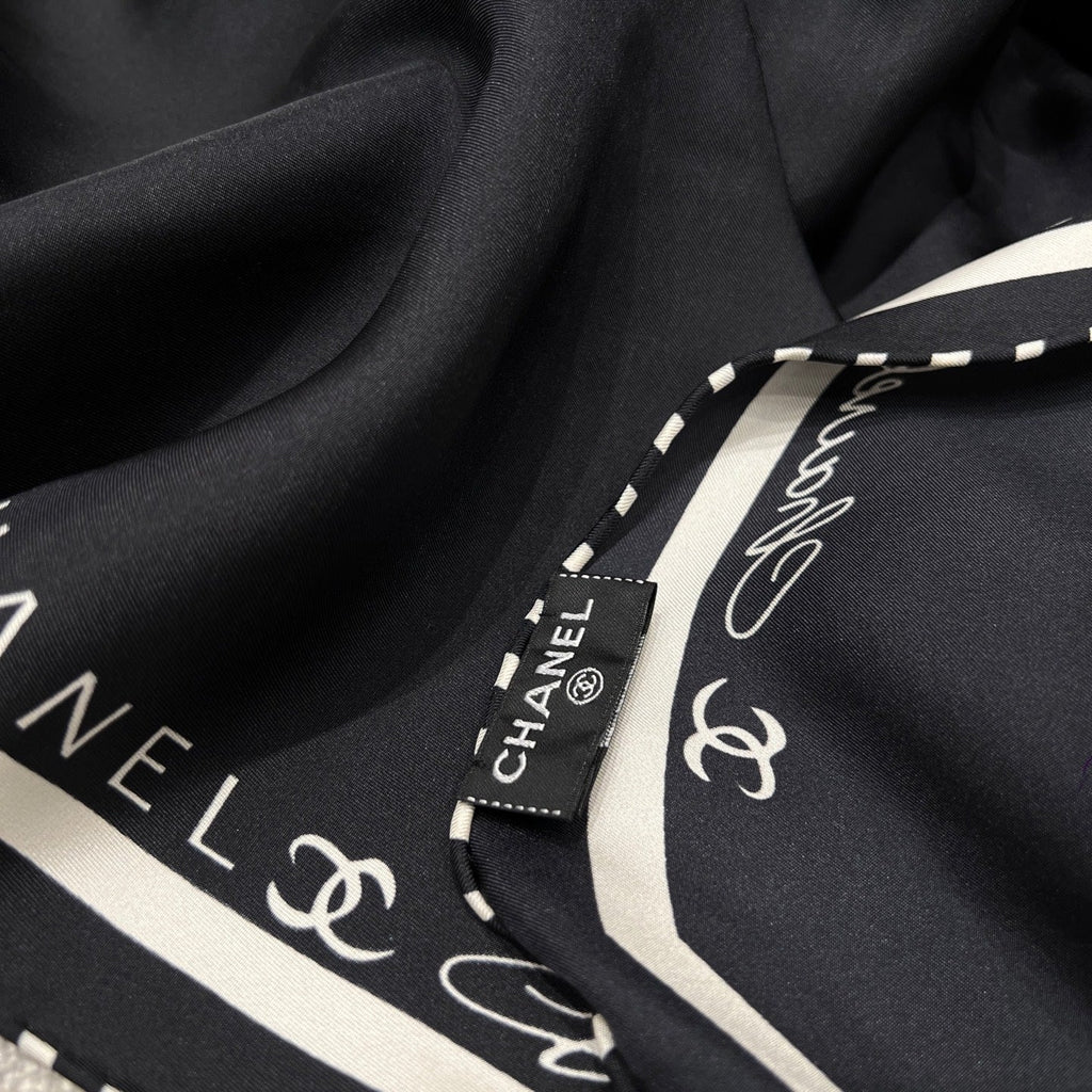 CHANEL 25S SCARF 160 IN SILK 697661