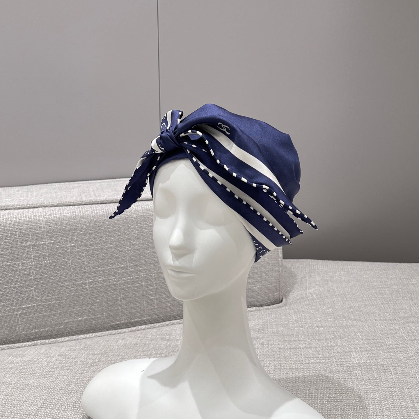 CHANEL 25S SCARF 160 IN SILK 697663