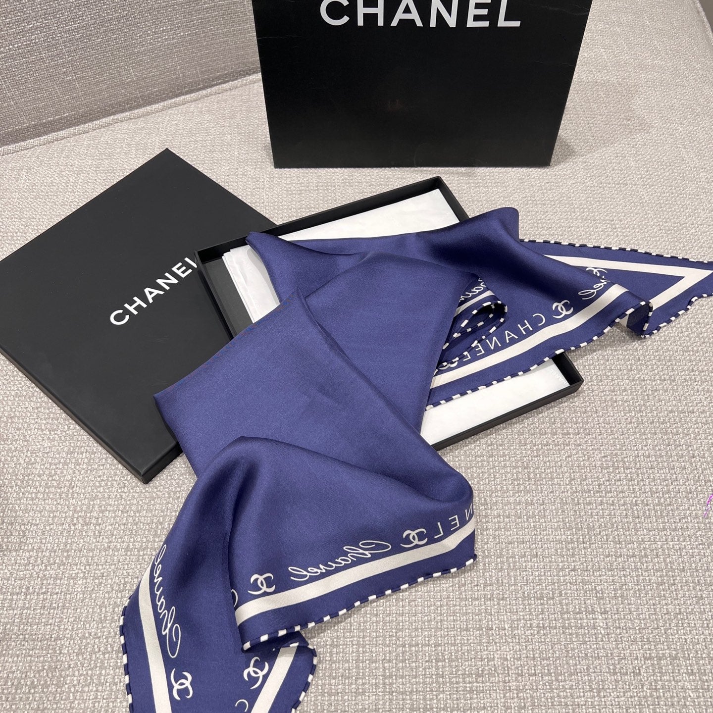 CHANEL 25S SCARF 160 IN SILK 697663