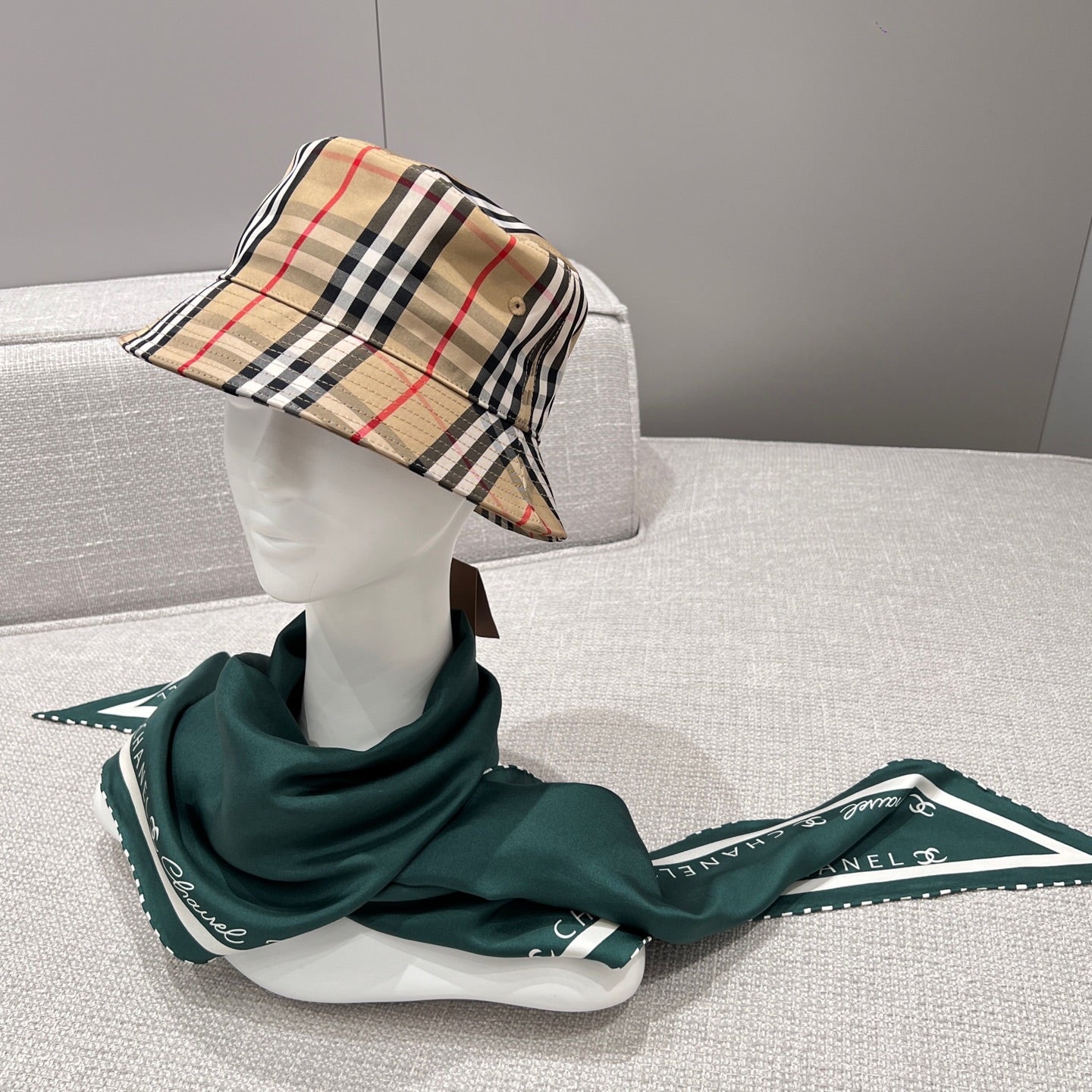 CHANEL 25S SCARF 160 IN SILK 697662