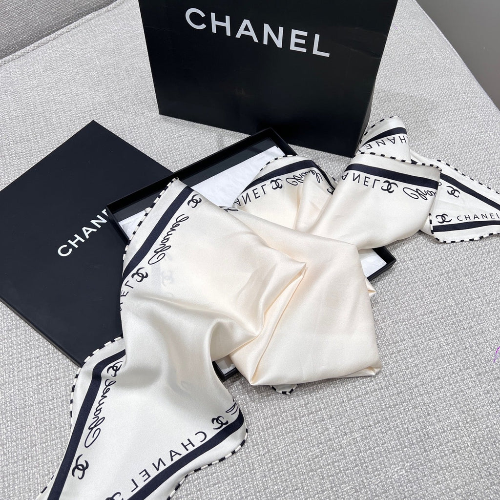 CHANEL 25S SCARF 160 IN SILK 697664