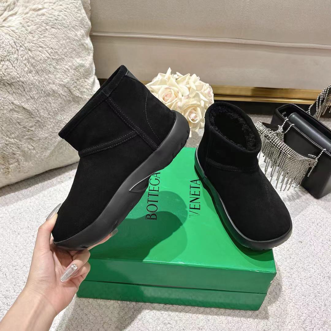 SNAP MINI ANKLE BOOTS IN BLACK SUEDE AND SHEARLING LINING