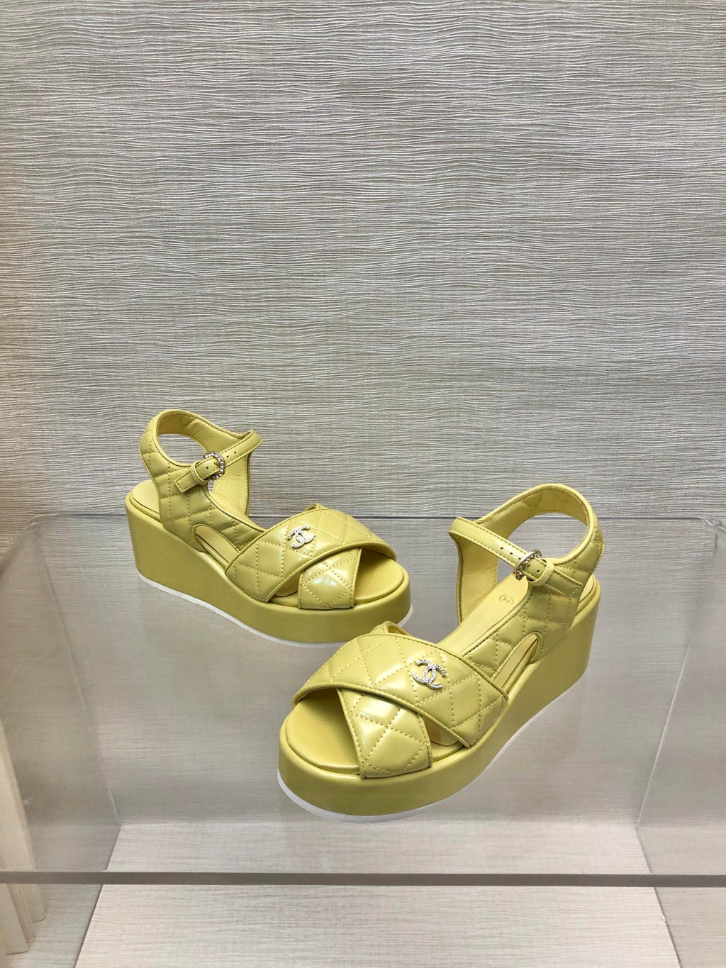 WEDGE SANDALS IN YELLOW CREAM CALFSKIN