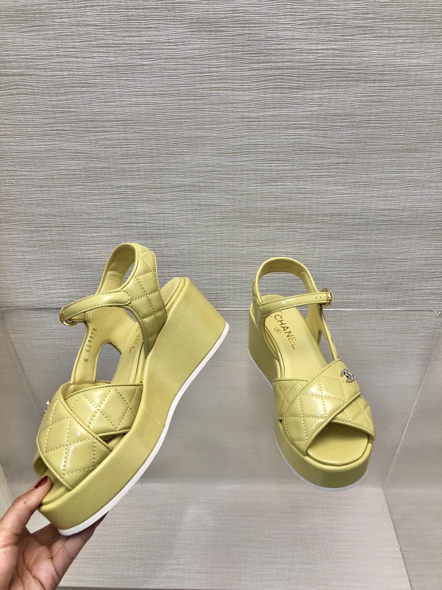 WEDGE SANDALS IN YELLOW CREAM CALFSKIN