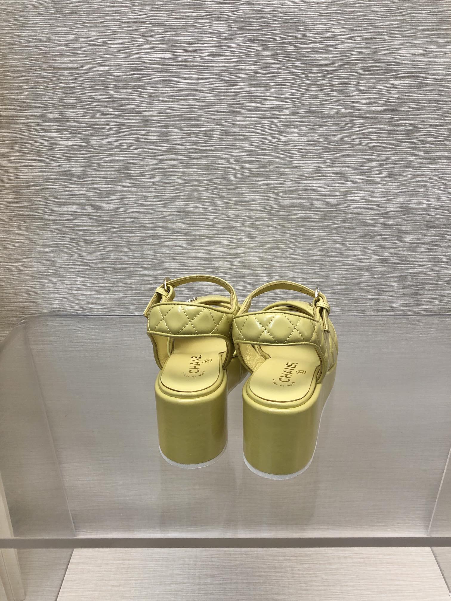 WEDGE SANDALS IN YELLOW CREAM CALFSKIN