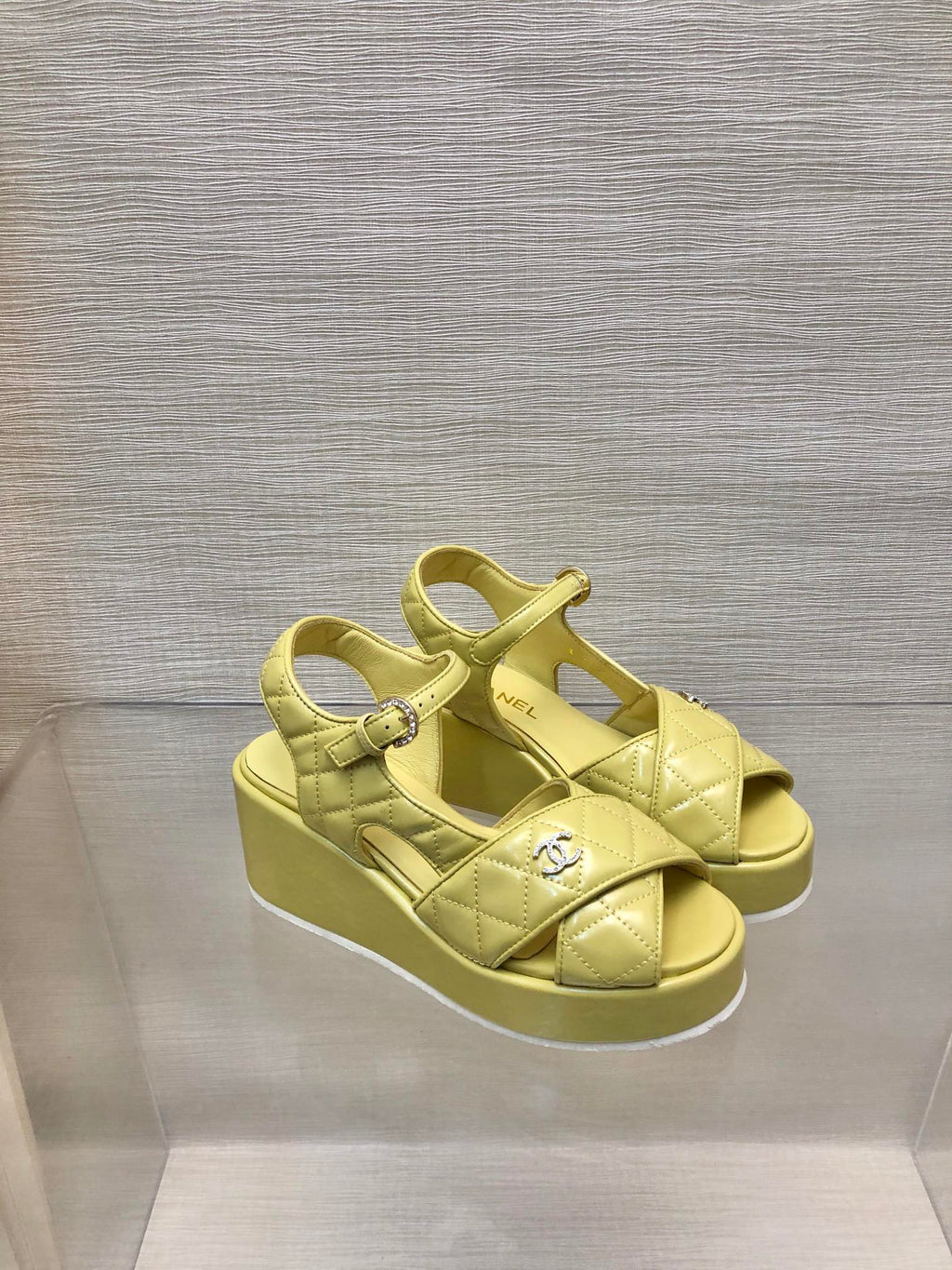 WEDGE SANDALS IN YELLOW CREAM CALFSKIN