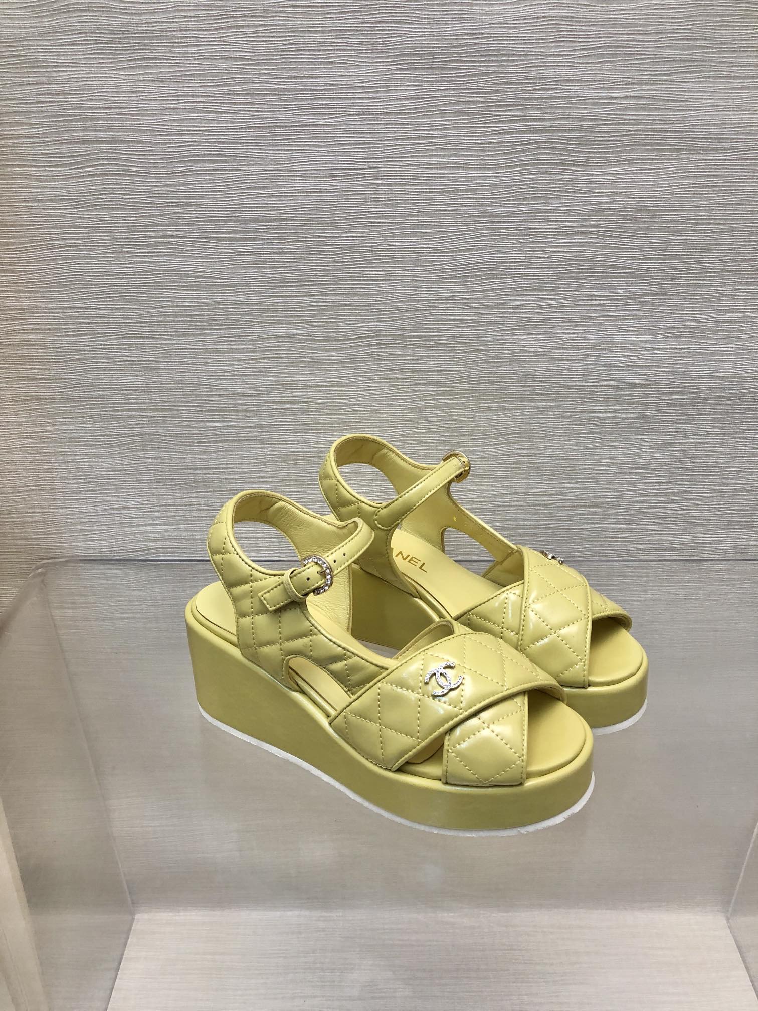 WEDGE SANDALS IN YELLOW CREAM CALFSKIN