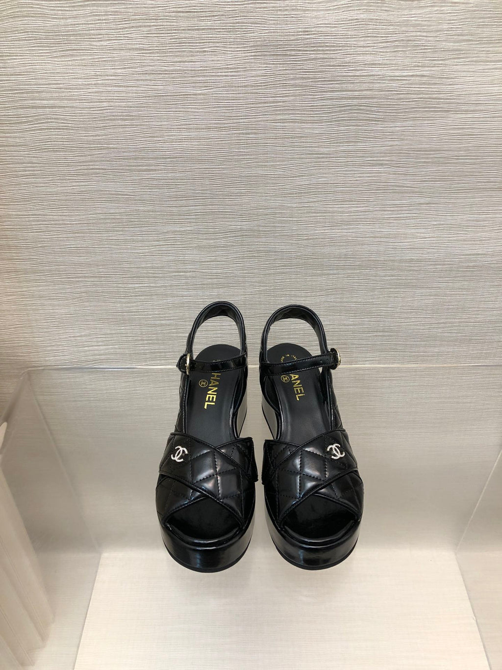 WEDGE SANDALS IN BLACK CALFSKIN