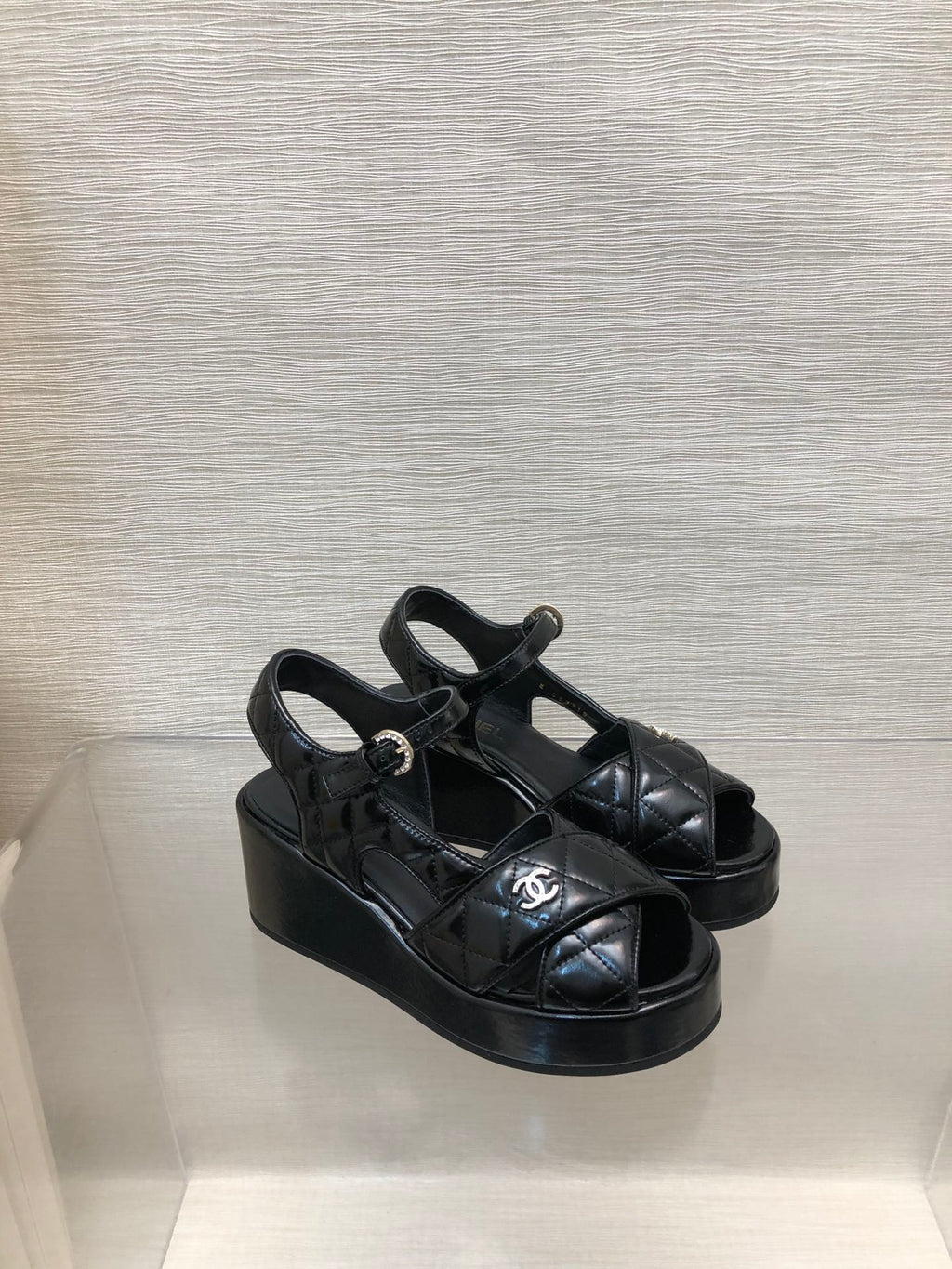 WEDGE SANDALS IN BLACK CALFSKIN