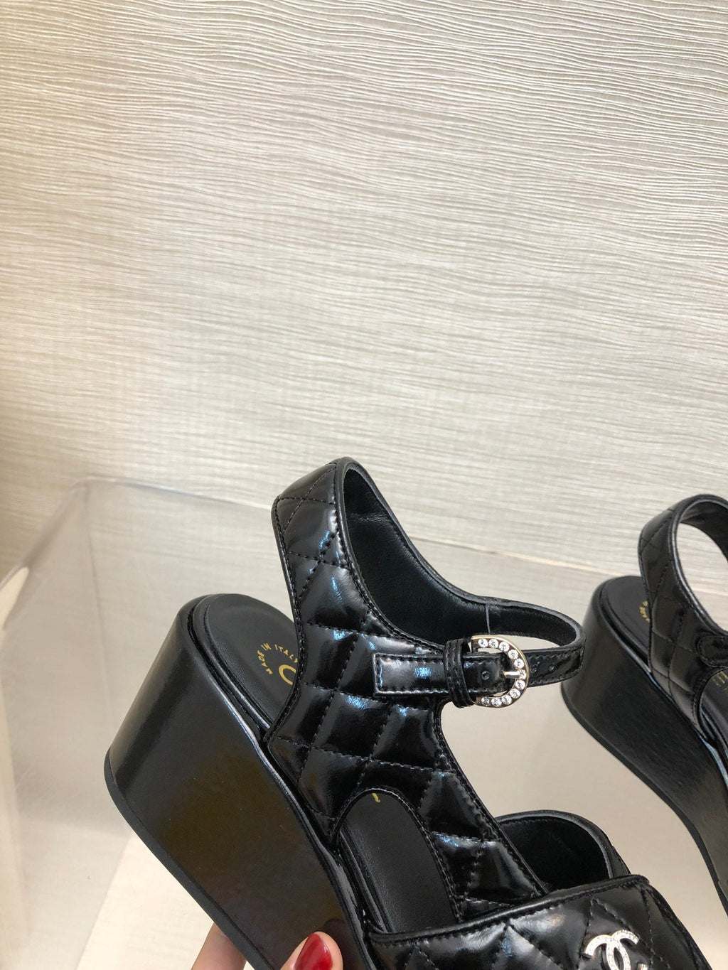 WEDGE SANDALS IN BLACK CALFSKIN