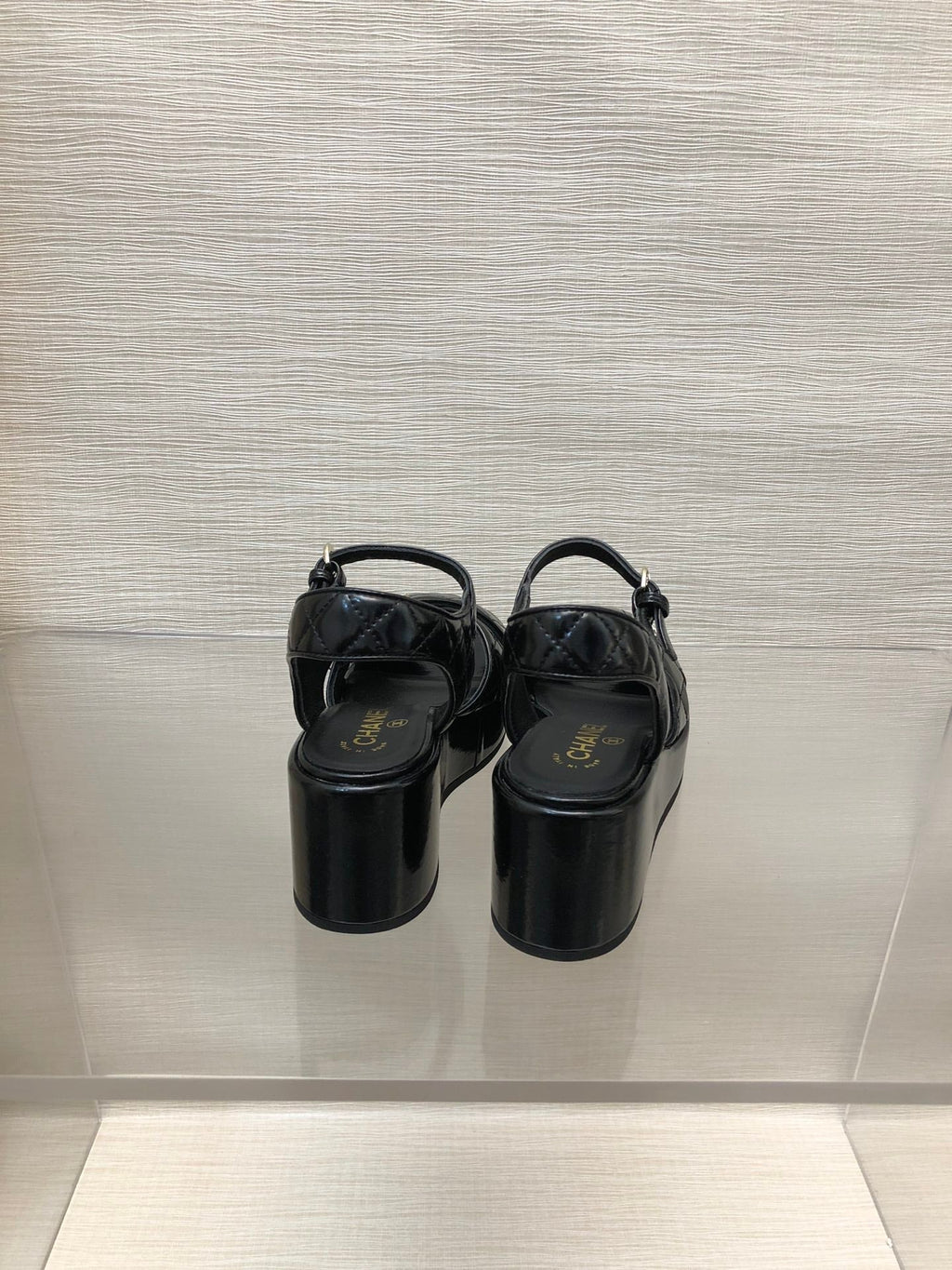 WEDGE SANDALS IN BLACK CALFSKIN