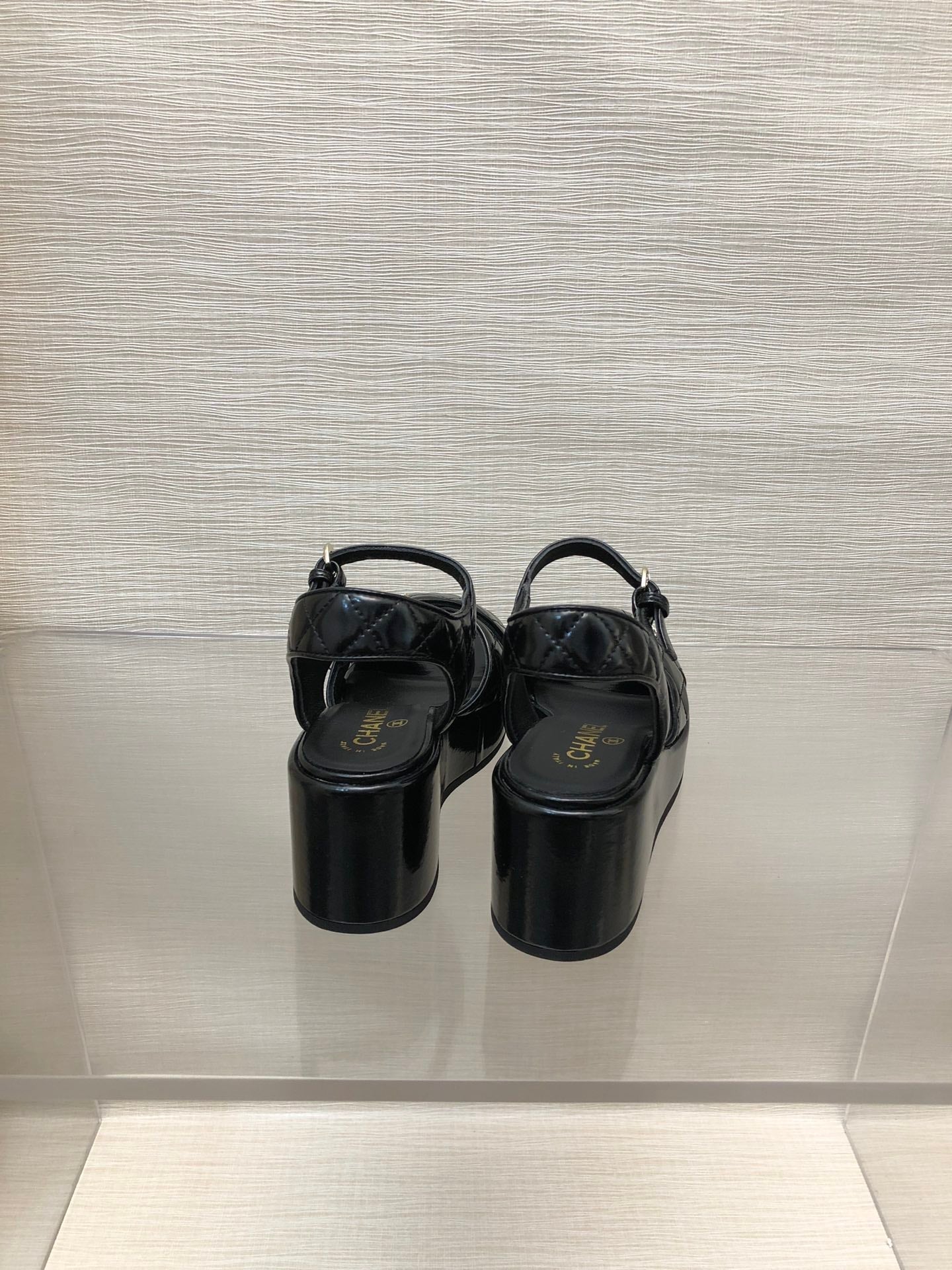 WEDGE SANDALS IN BLACK CALFSKIN