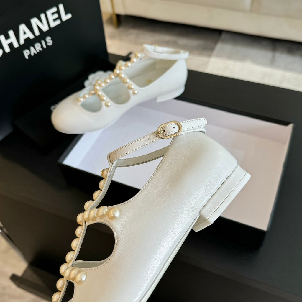 MARY JANES SHOES WHITE GOATSKIN WITH FAUX PEARL