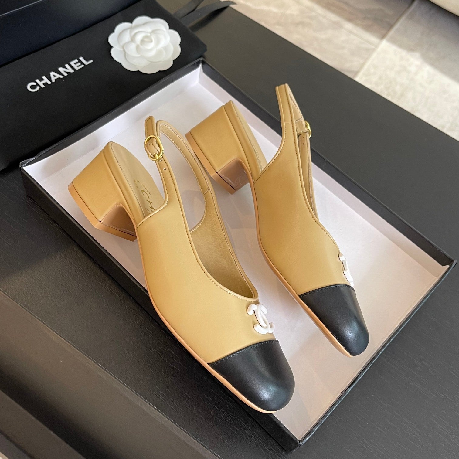 CC SLINGBACKS IN DARK BEIGE MIX BLACK CALFSKIN