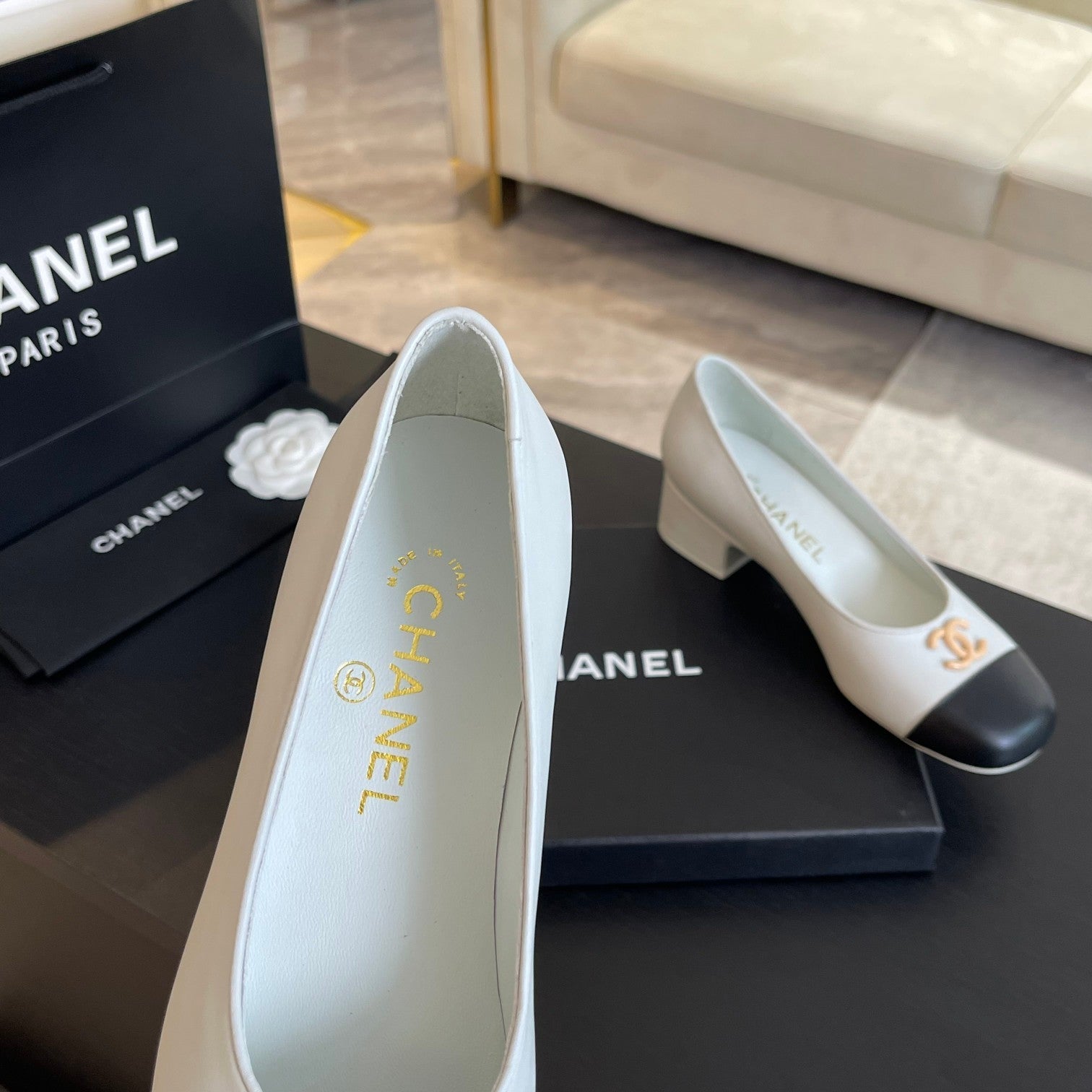 CC PUMP WHITE MIX BLACK CALFSKIN