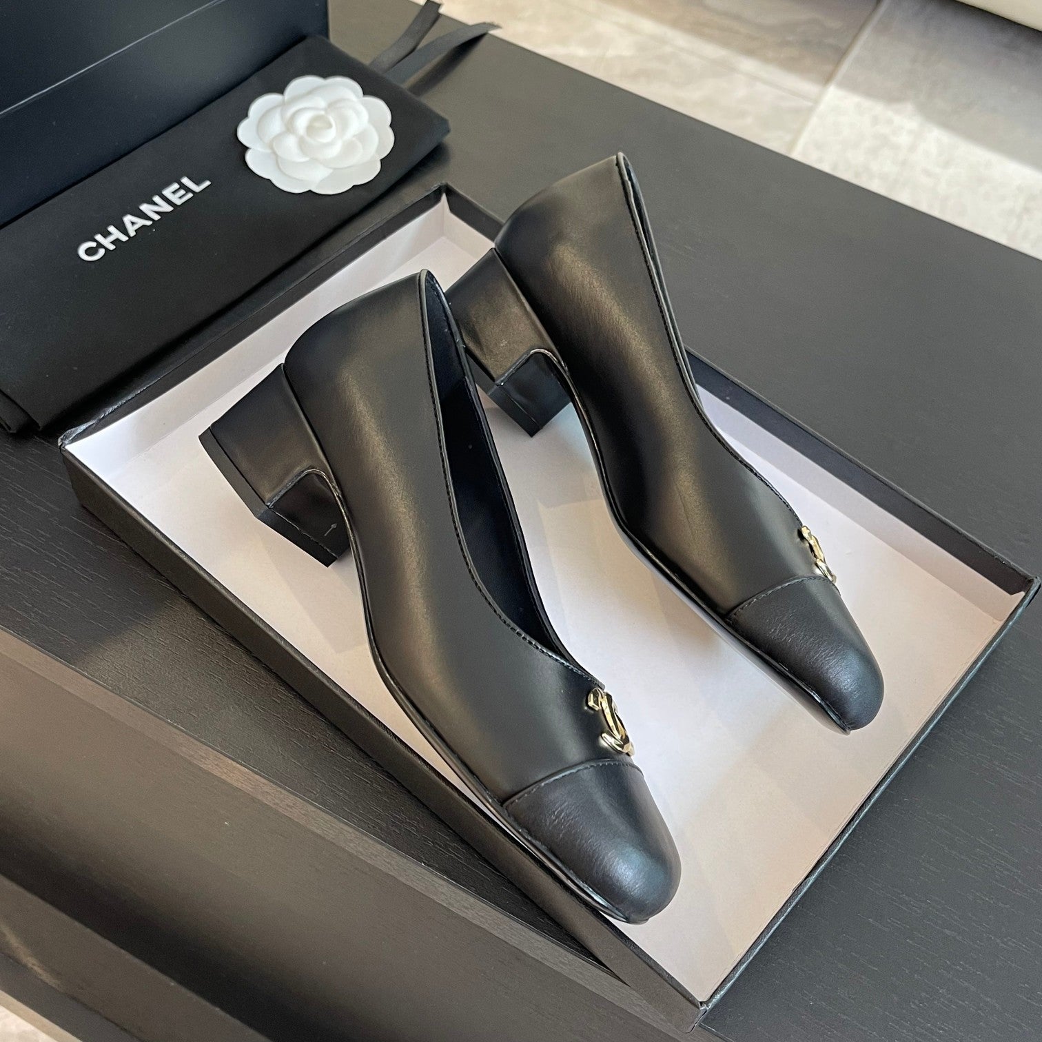 CC PUMP BLACK CALFSKIN