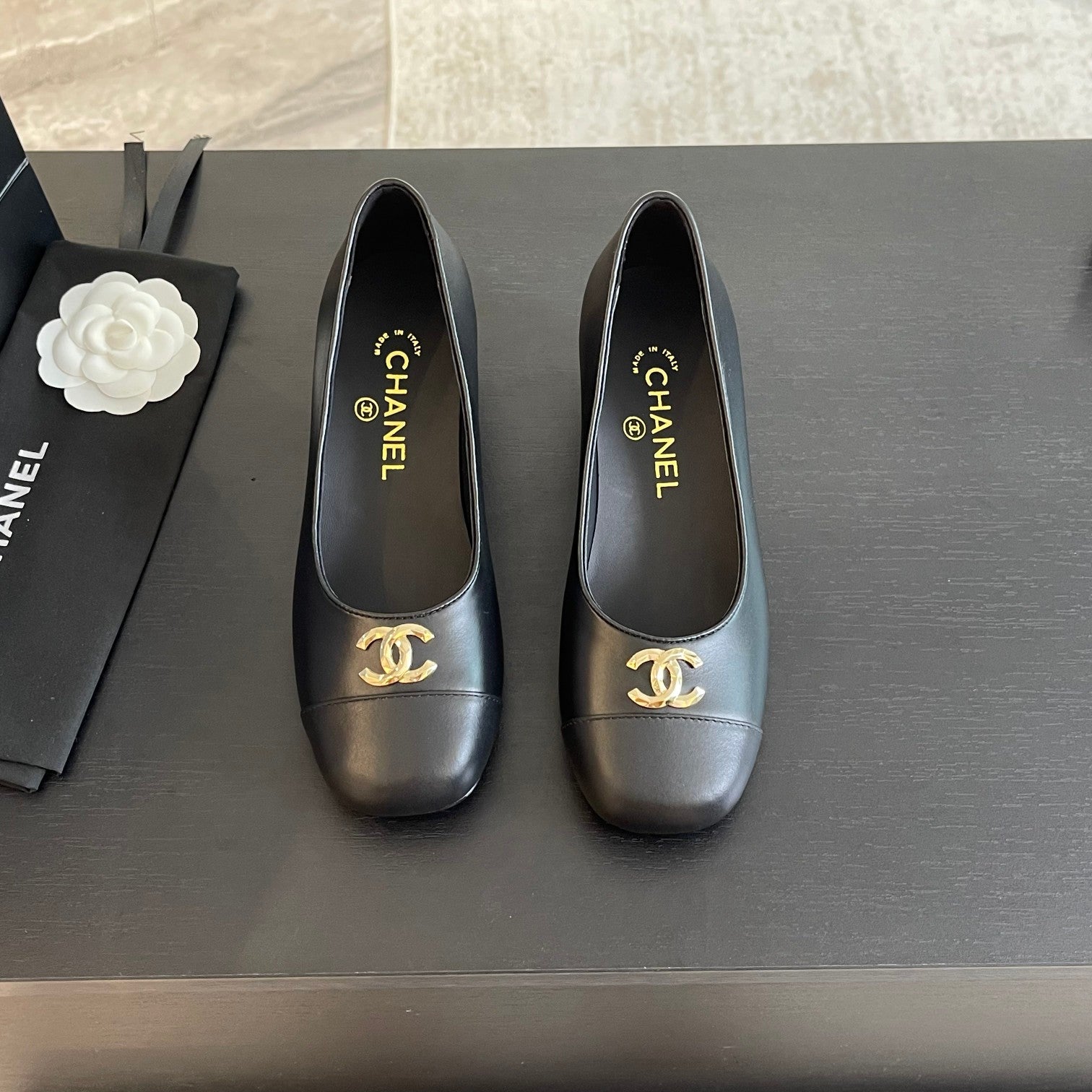 CC PUMP BLACK CALFSKIN