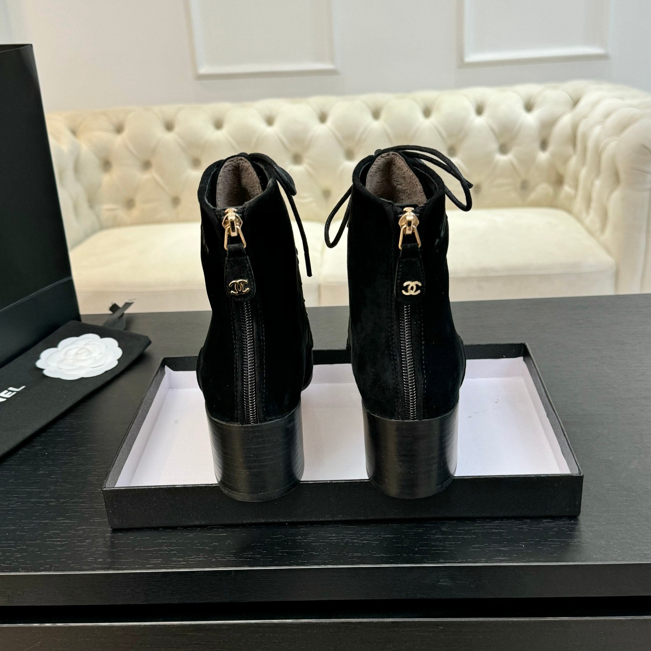 CC LACE-UP SHORT BOOTS IN BLACK SUEDE