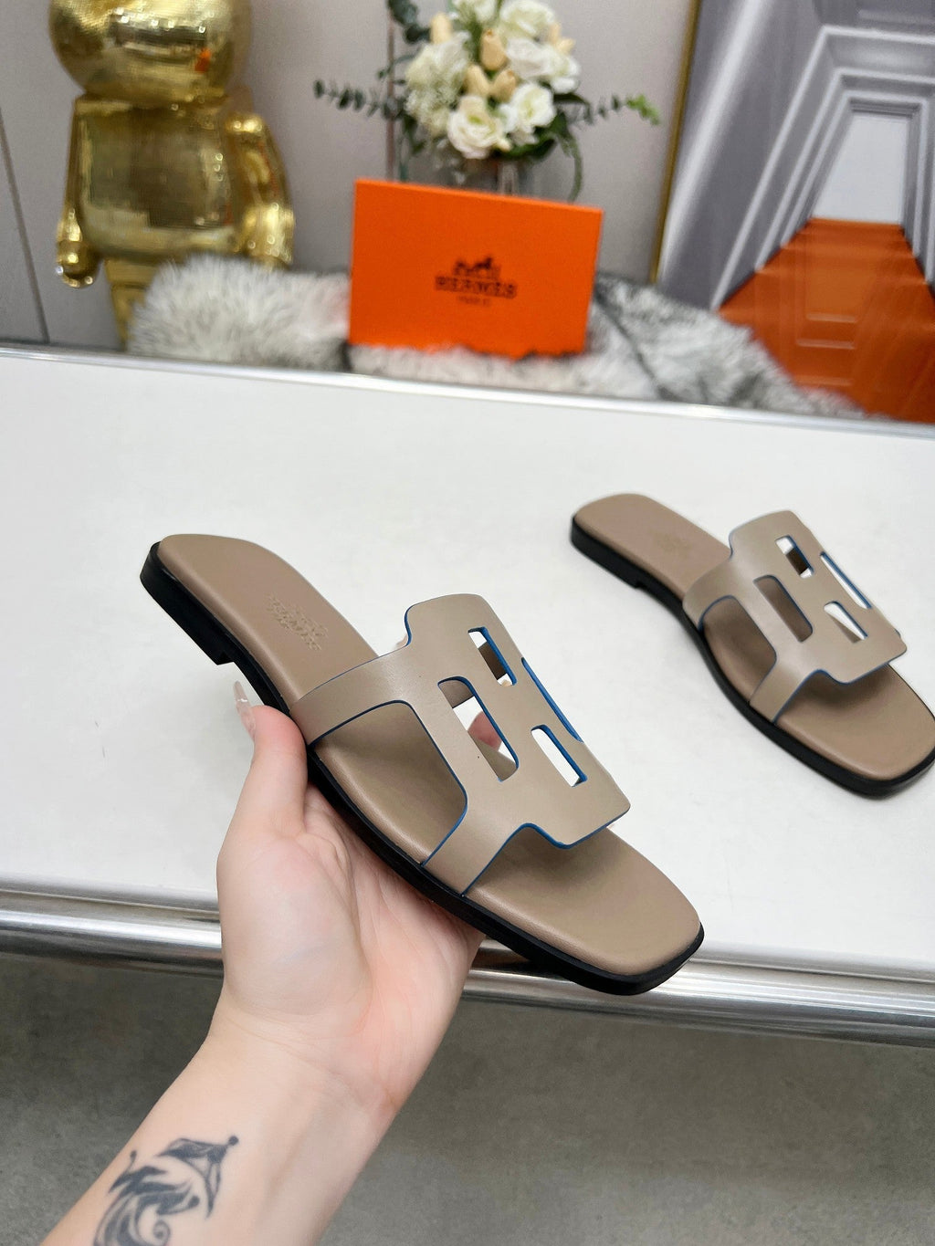 FLATFORM SANDAL LIGHT GRAY CALFSKIN