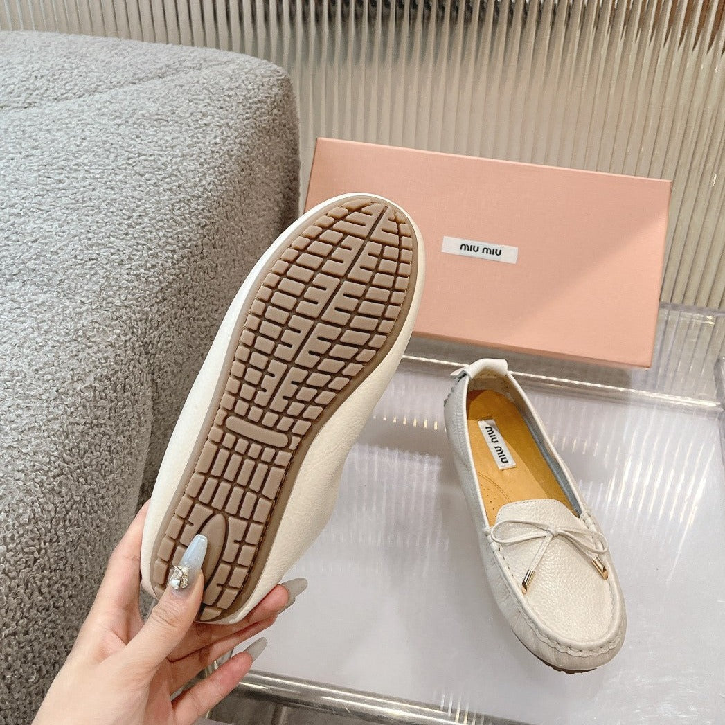 SLIP-ON HAND-SEWN SHOES WHITE CREAM COWHIDE WITH BOW