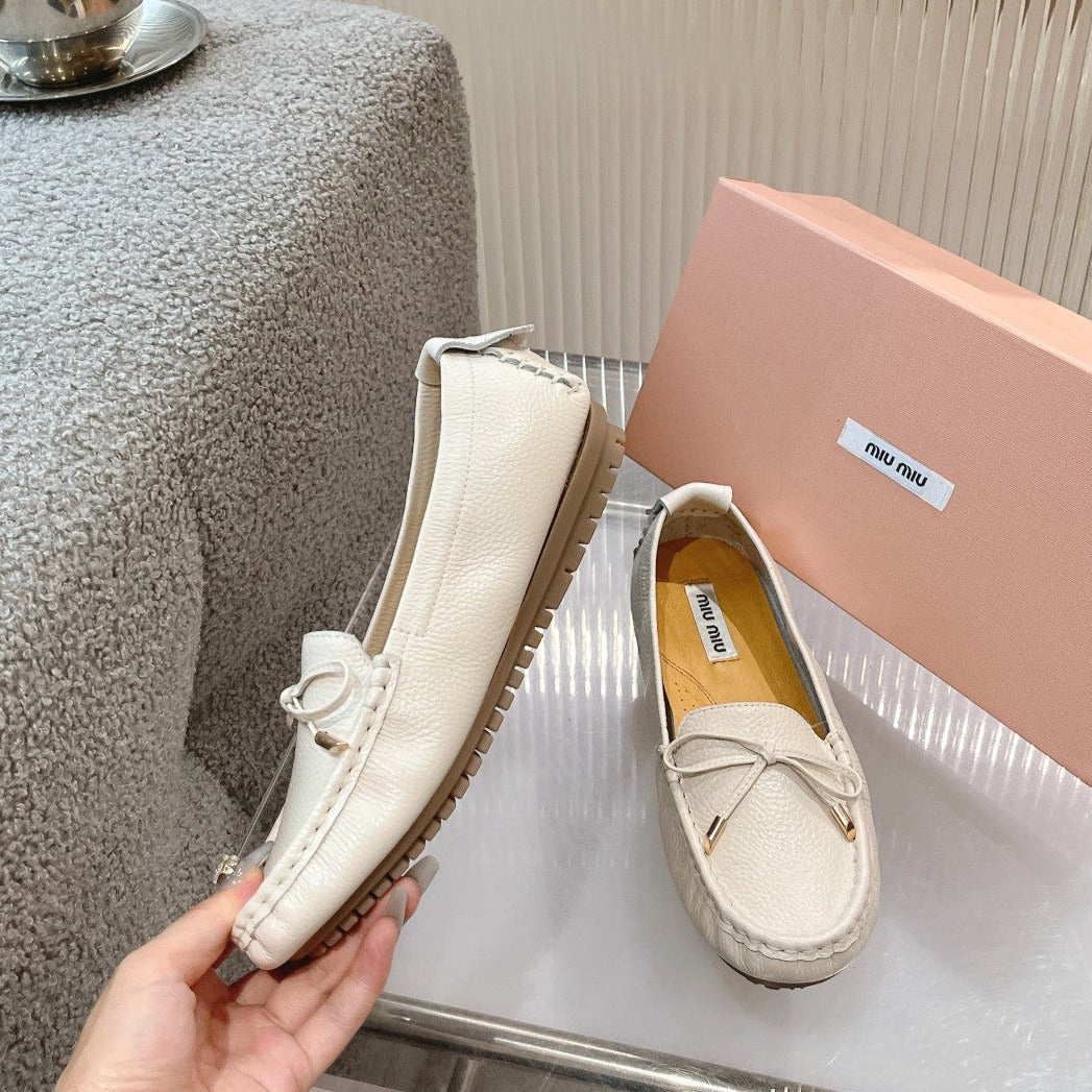 SLIP-ON HAND-SEWN SHOES WHITE CREAM COWHIDE WITH BOW