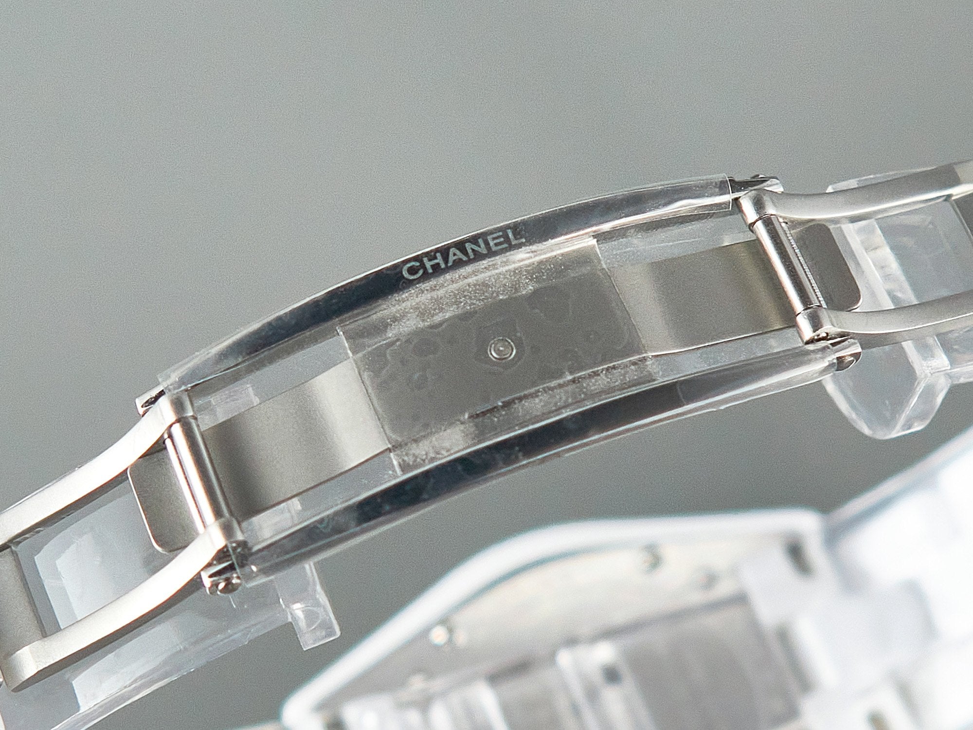 J12 Quartz White Ceramic Pink Diamond Numerals White Dial