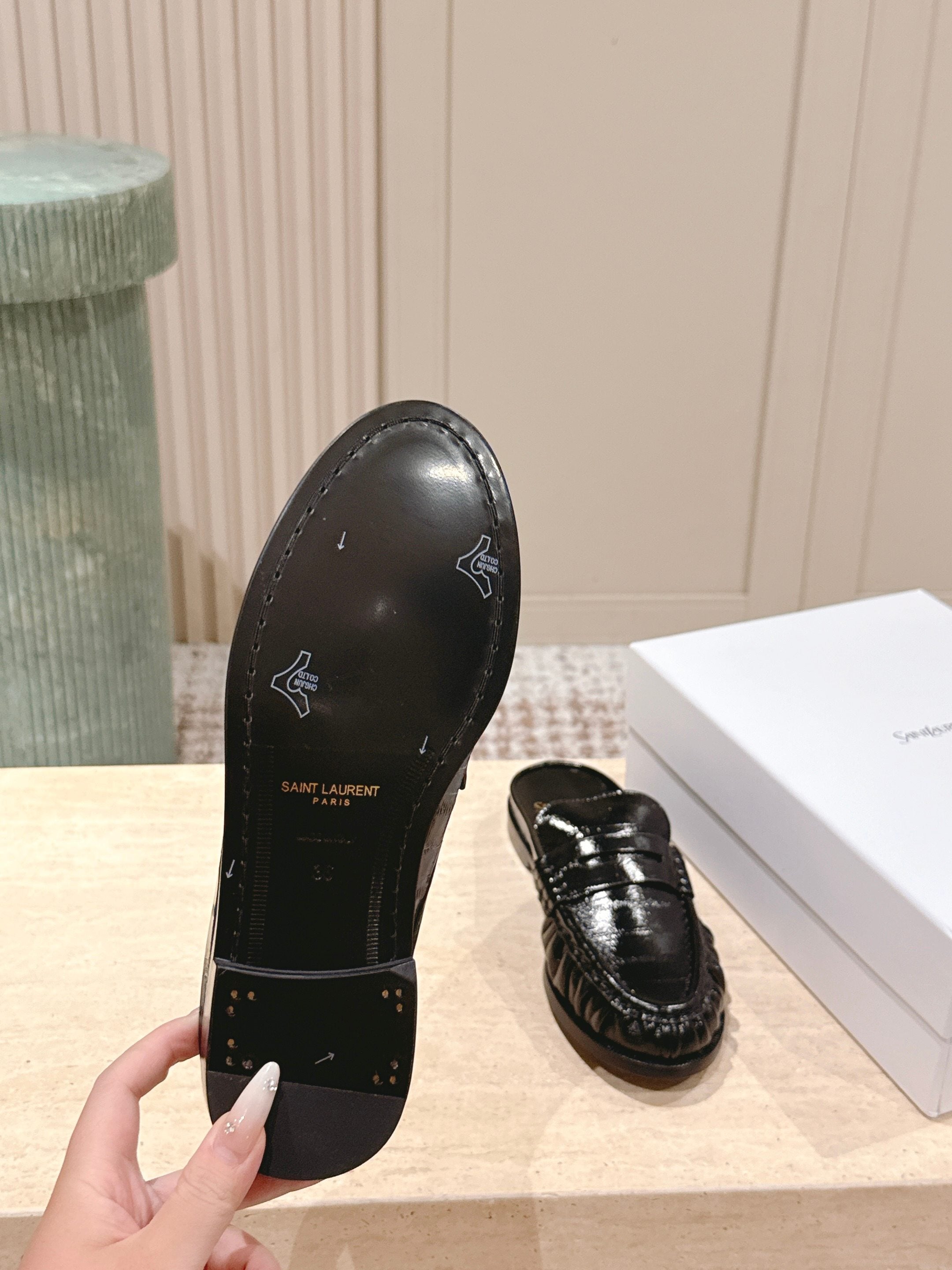 YSL 25S LOAFER MULE IN BLACK GLOSSY CALFSKIN