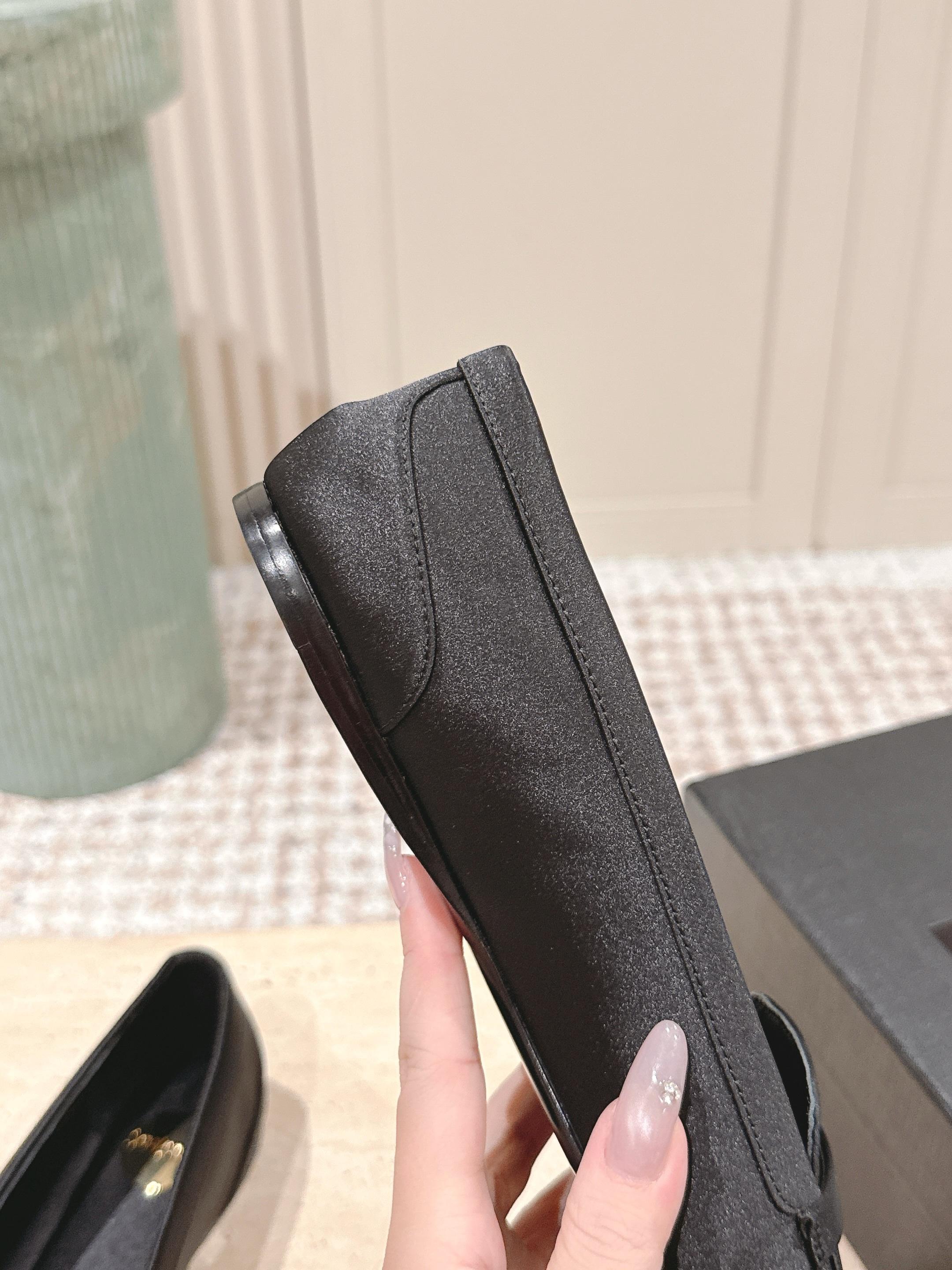 YSL 25S SAINT LAURENT POPPY BALLET FLATS IN BLACK SILK